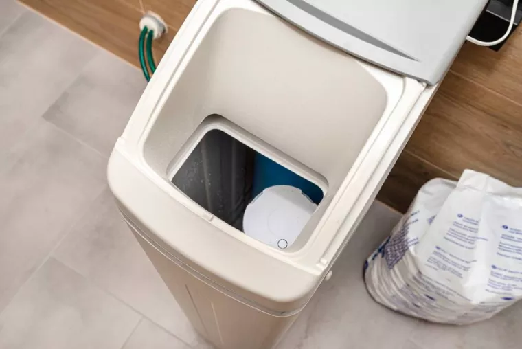 Installer un adoucisseur d'eau, pourquoi est-ce utile pour votre plomberie assez usée ?, Aubenas, PAQ ELEC